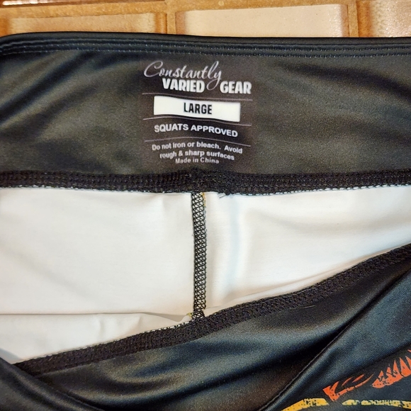 CVG Constantly Varied Gear Dressed to K*ll Capri Leggings size Large - Picture 5 of 7